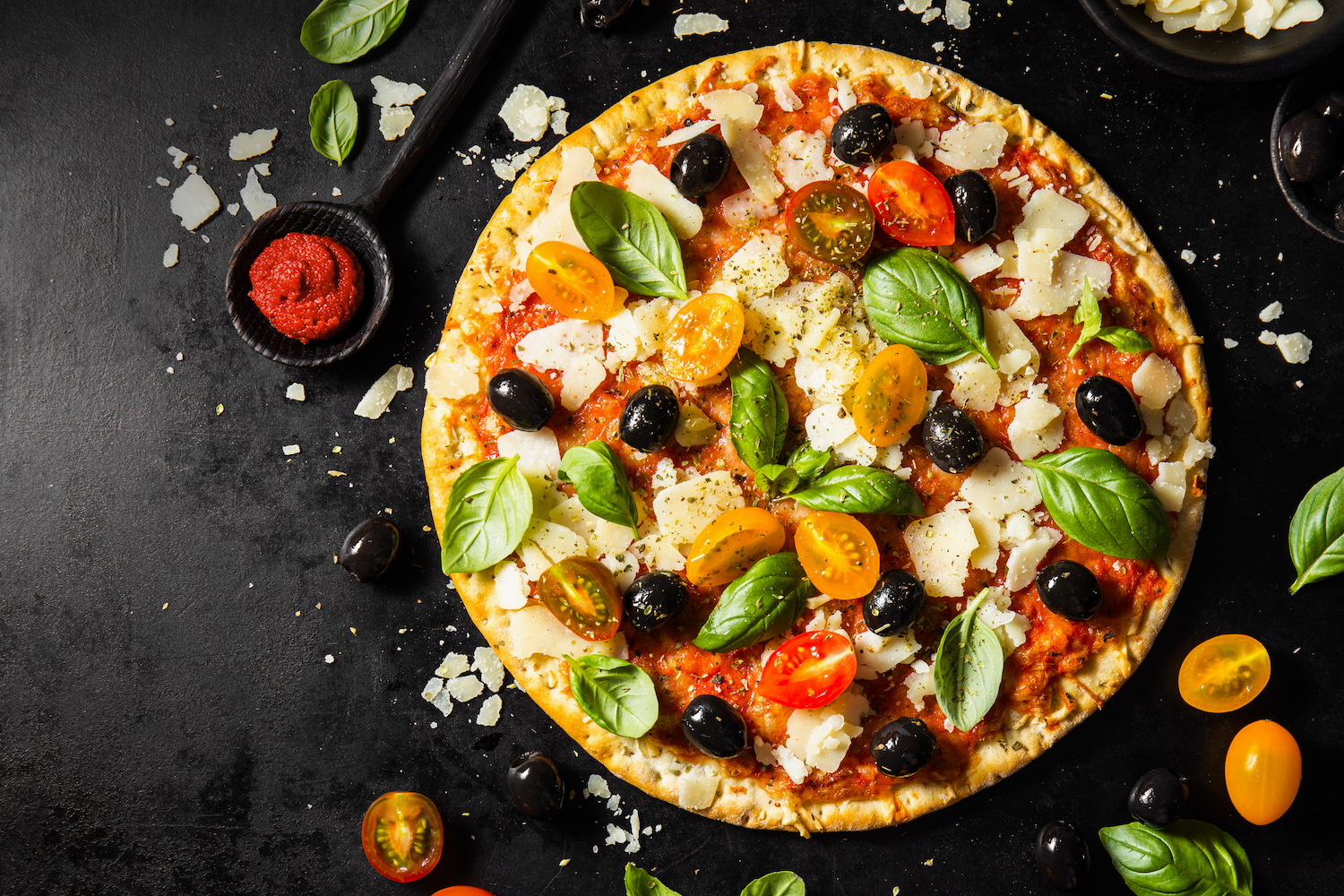 Sekrety włoskiej pizzy – jak zrobić ją we własnym domu?